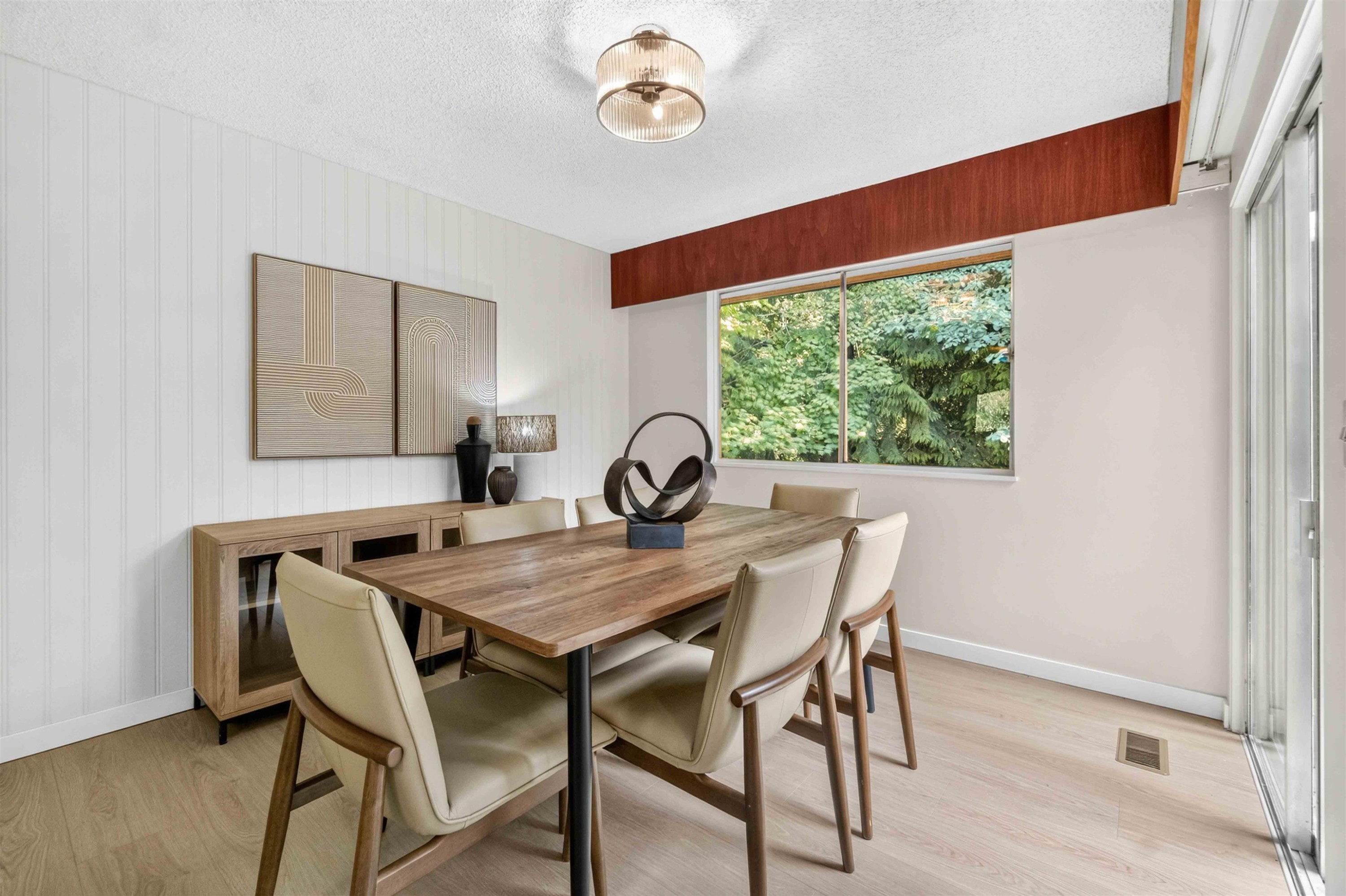 1168 Charland Avenue, Coquitlam, BC - Indoor Photo Showing Dining Room