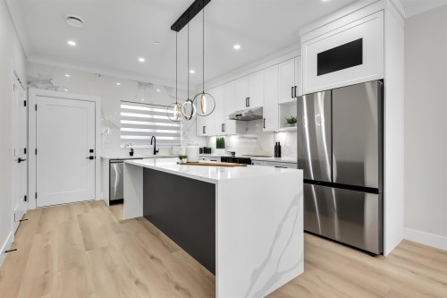 1630 Pitt River Road, Port Coquitlam, BC - Indoor Photo Showing Kitchen With Upgraded Kitchen