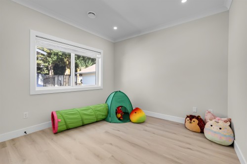 1630 Pitt River Road, Port Coquitlam, BC - Indoor Photo Showing Laundry Room