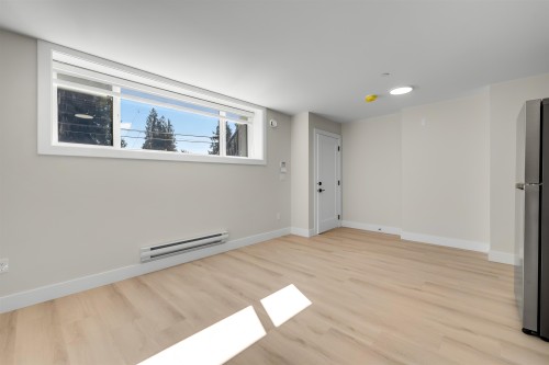 1630 Pitt River Road, Port Coquitlam, BC - Indoor Photo Showing Other Room