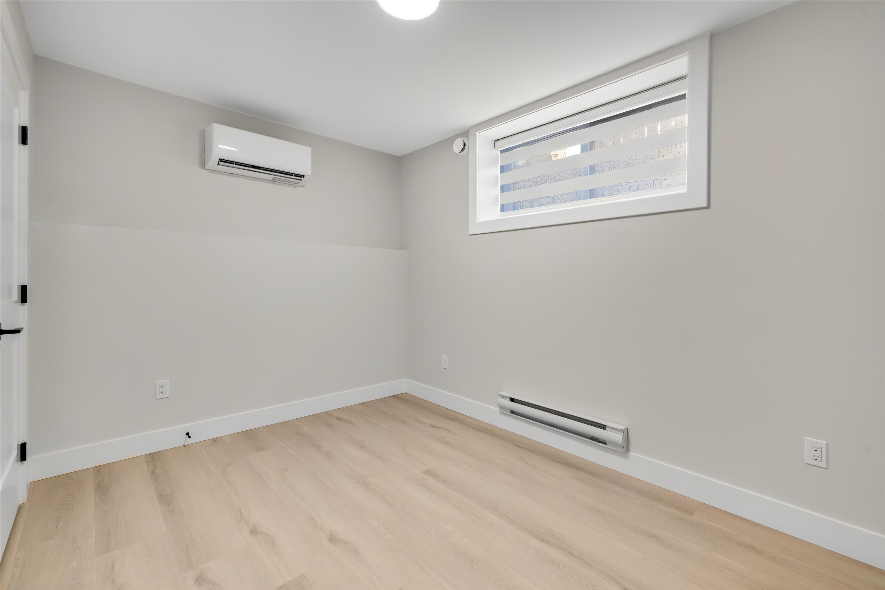 1630 Pitt River Road, Port Coquitlam, BC - Indoor Photo Showing Other Room