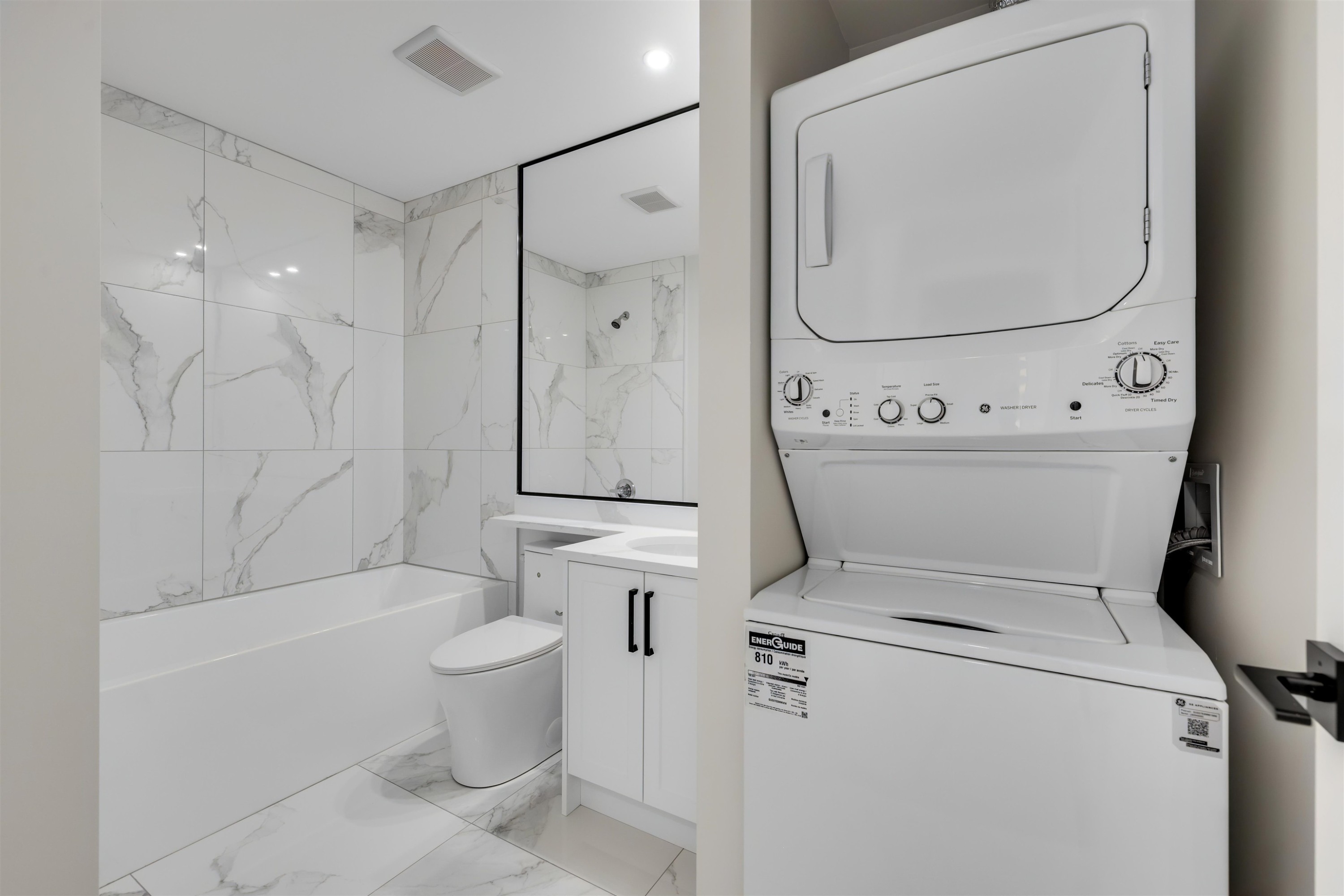 1630 Pitt River Road, Port Coquitlam, BC - Indoor Photo Showing Laundry Room