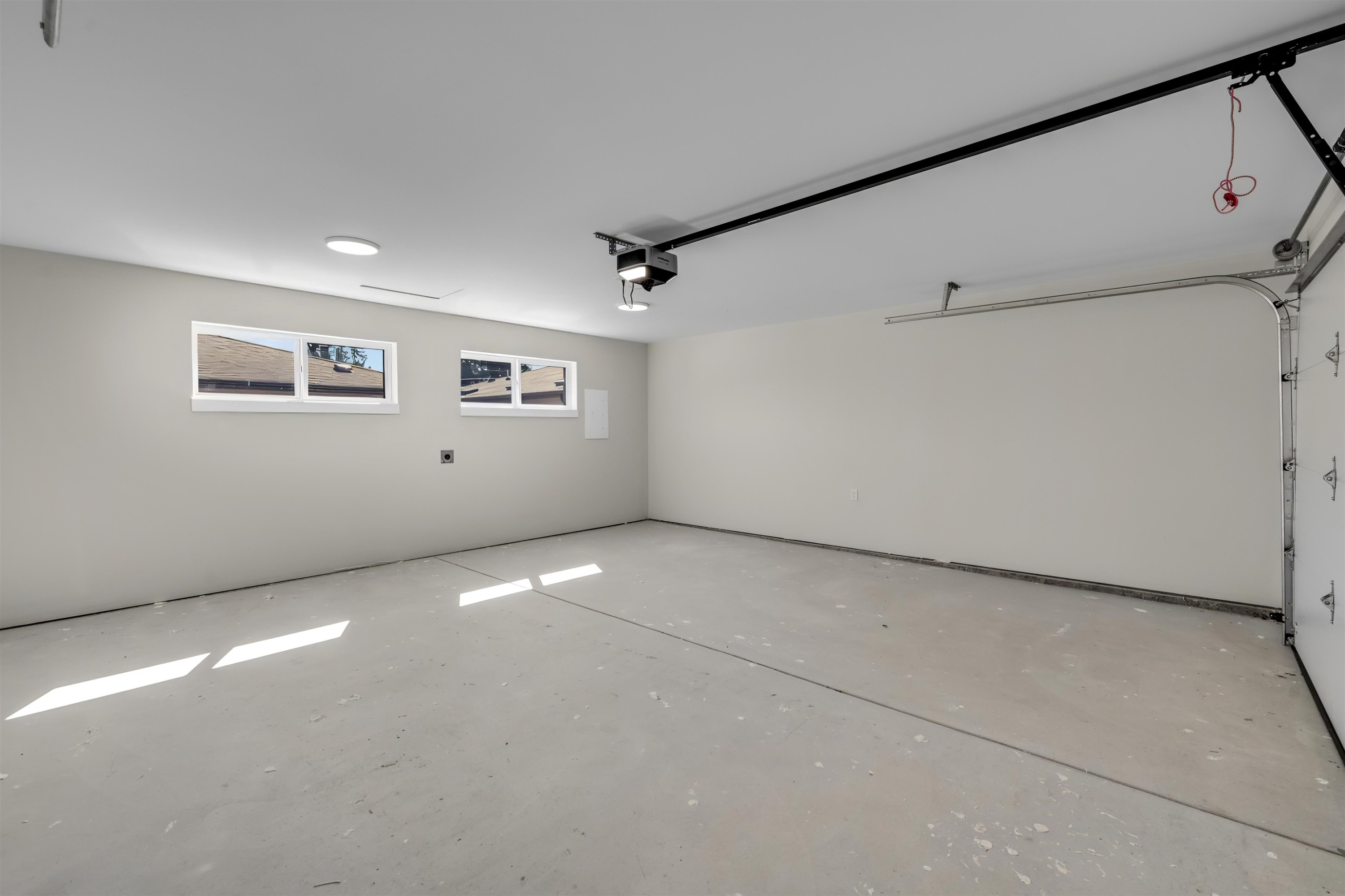 1630 Pitt River Road, Port Coquitlam, BC - Indoor Photo Showing Garage