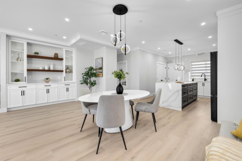 1630 Pitt River Road, Port Coquitlam, BC - Indoor Photo Showing Kitchen With Upgraded Kitchen