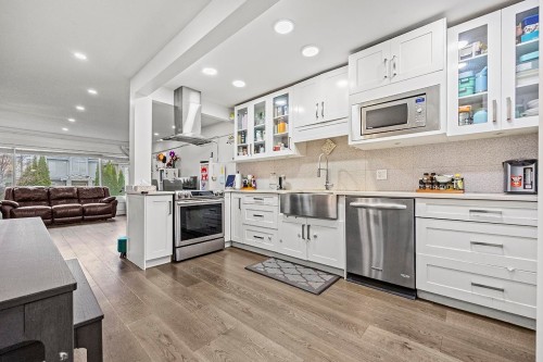 778 52Nd Avenue E, Vancouver, BC - Indoor Photo Showing Kitchen With Upgraded Kitchen