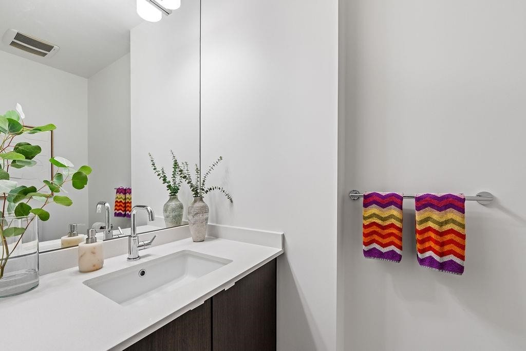 141 1St Avenue E, Vancouver, BC - Indoor Photo Showing Bathroom