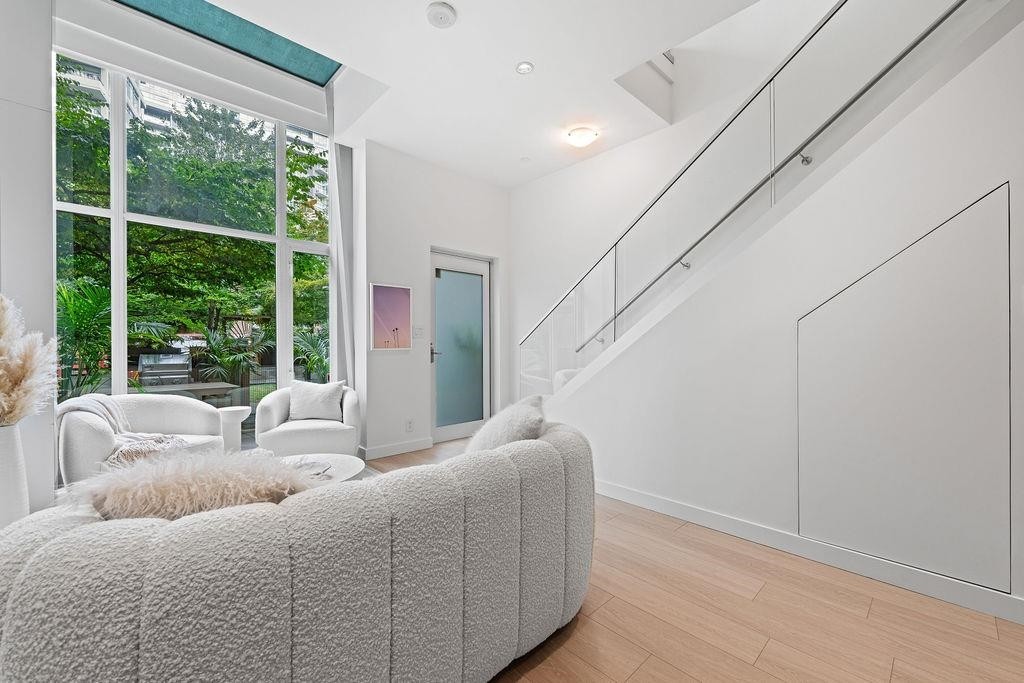 141 1St Avenue E, Vancouver, BC - Indoor