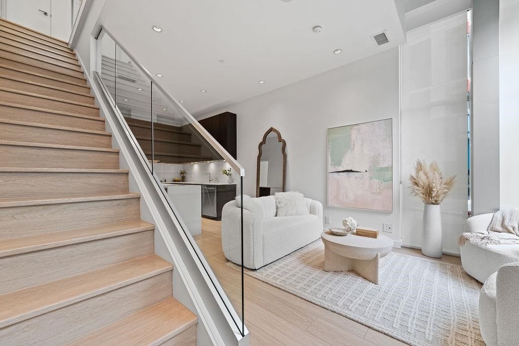 141 1St Avenue E, Vancouver, BC - Indoor Photo Showing Other Room