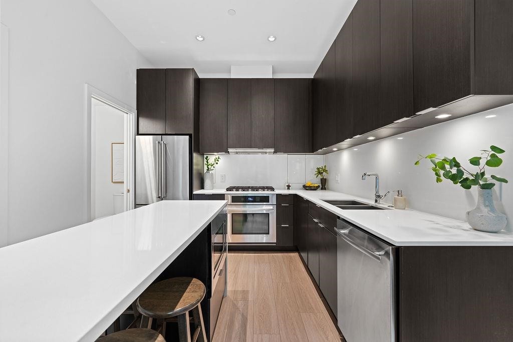 141 1St Avenue E, Vancouver, BC - Indoor Photo Showing Kitchen With Double Sink With Upgraded Kitchen