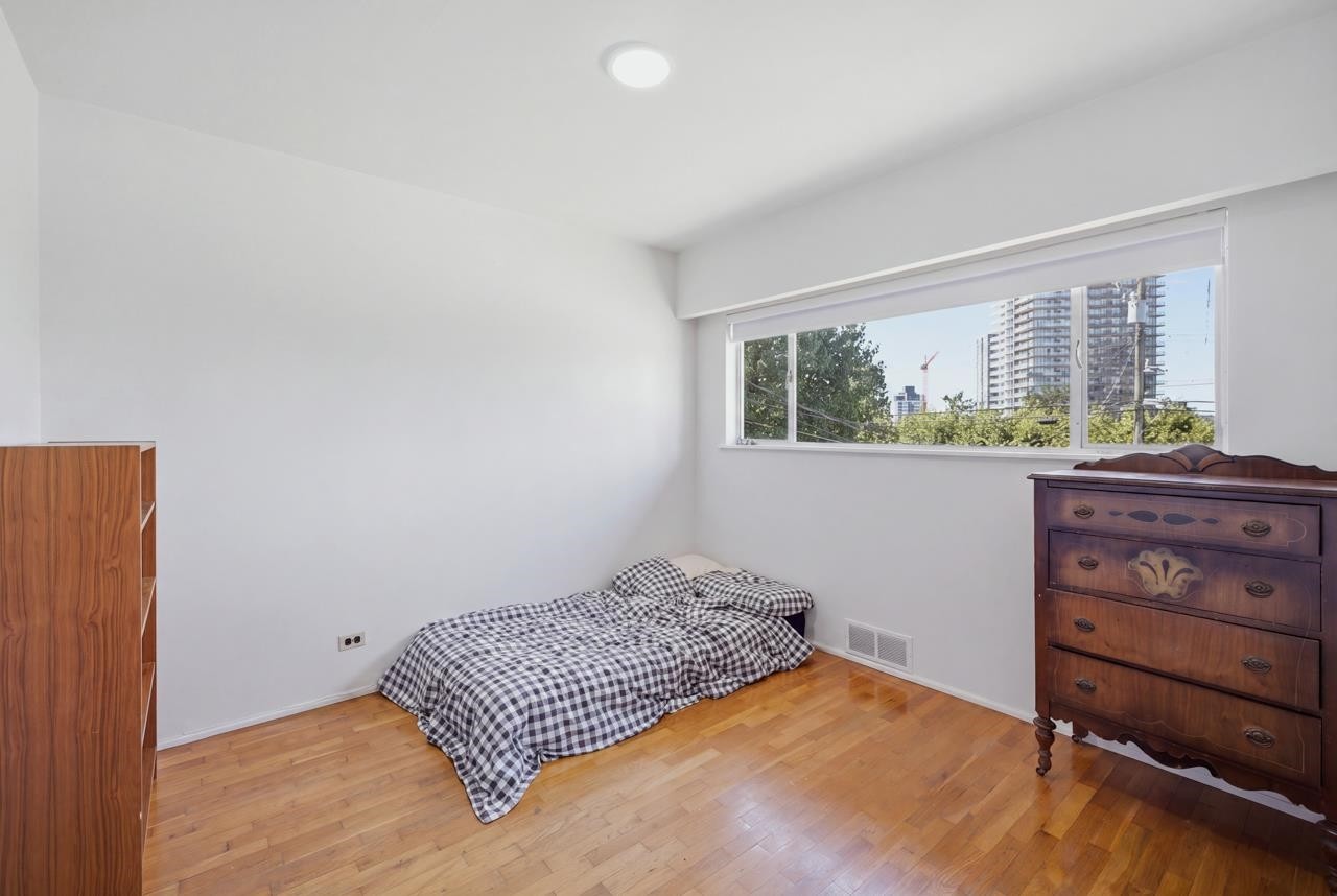 4656 Brentlawn Drive, Burnaby, BC - Indoor Photo Showing Bedroom