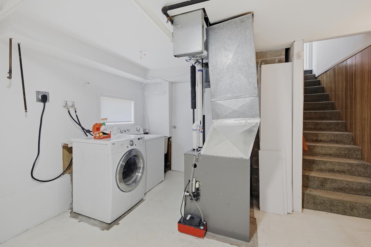 4656 Brentlawn Drive, Burnaby, BC - Indoor Photo Showing Laundry Room