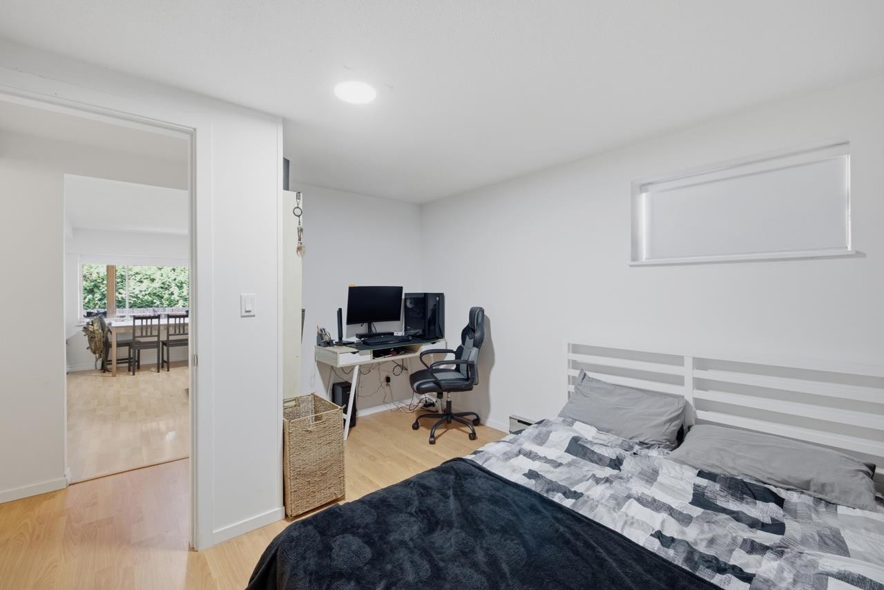 4656 Brentlawn Drive, Burnaby, BC - Indoor Photo Showing Bedroom