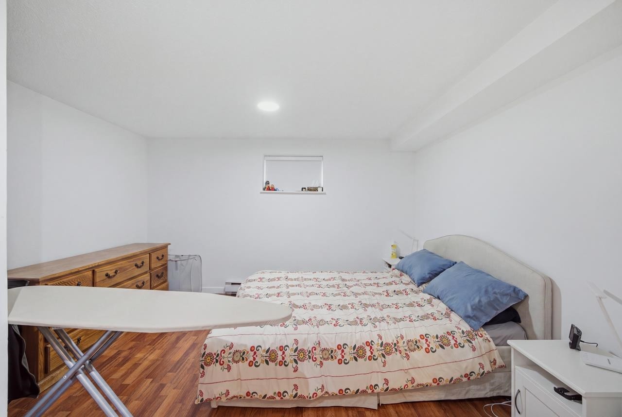 4656 Brentlawn Drive, Burnaby, BC - Indoor Photo Showing Bedroom