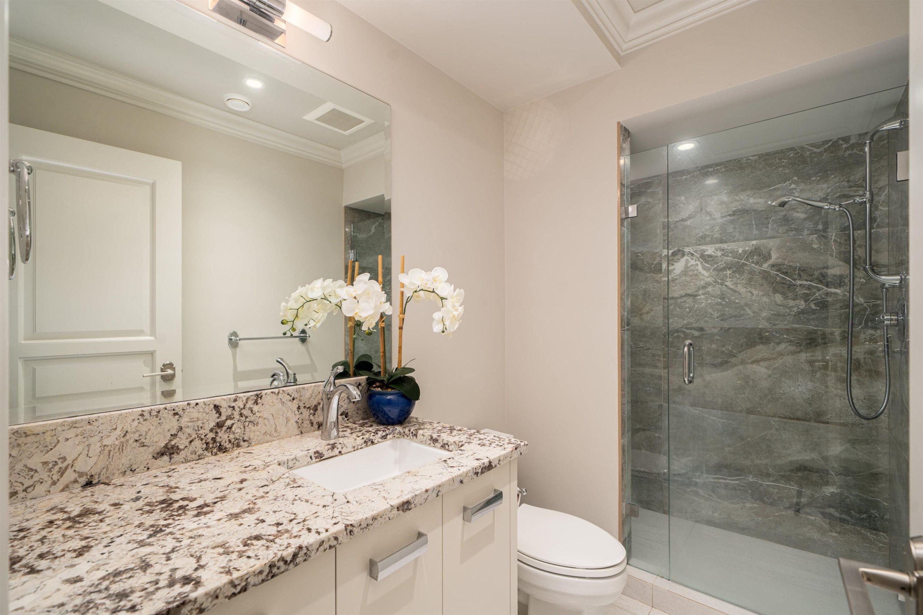5989 Churchill Street, Vancouver, BC - Indoor Photo Showing Bathroom