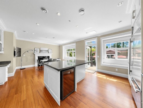 3976 19Th Avenue W, Vancouver, BC - Indoor Photo Showing Kitchen