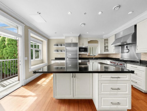 3976 19Th Avenue W, Vancouver, BC - Indoor Photo Showing Kitchen With Upgraded Kitchen