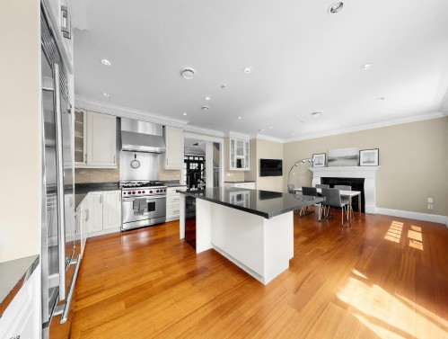 3976 19Th Avenue W, Vancouver, BC - Indoor Photo Showing Kitchen With Upgraded Kitchen