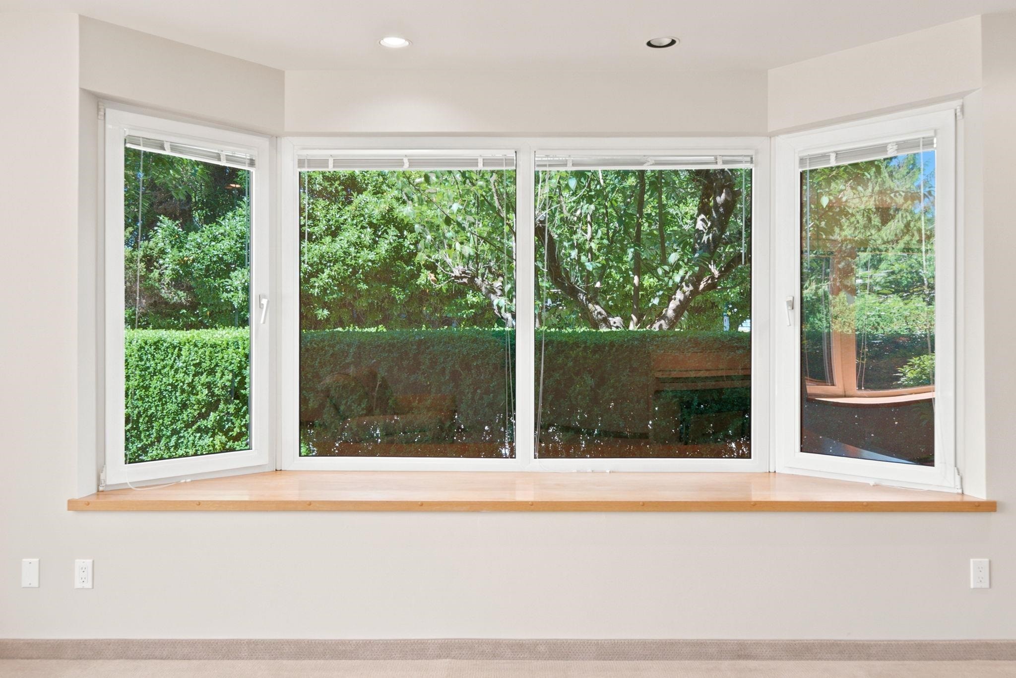 305 17Th Street E, North Vancouver, BC - Indoor Photo Showing Other Room