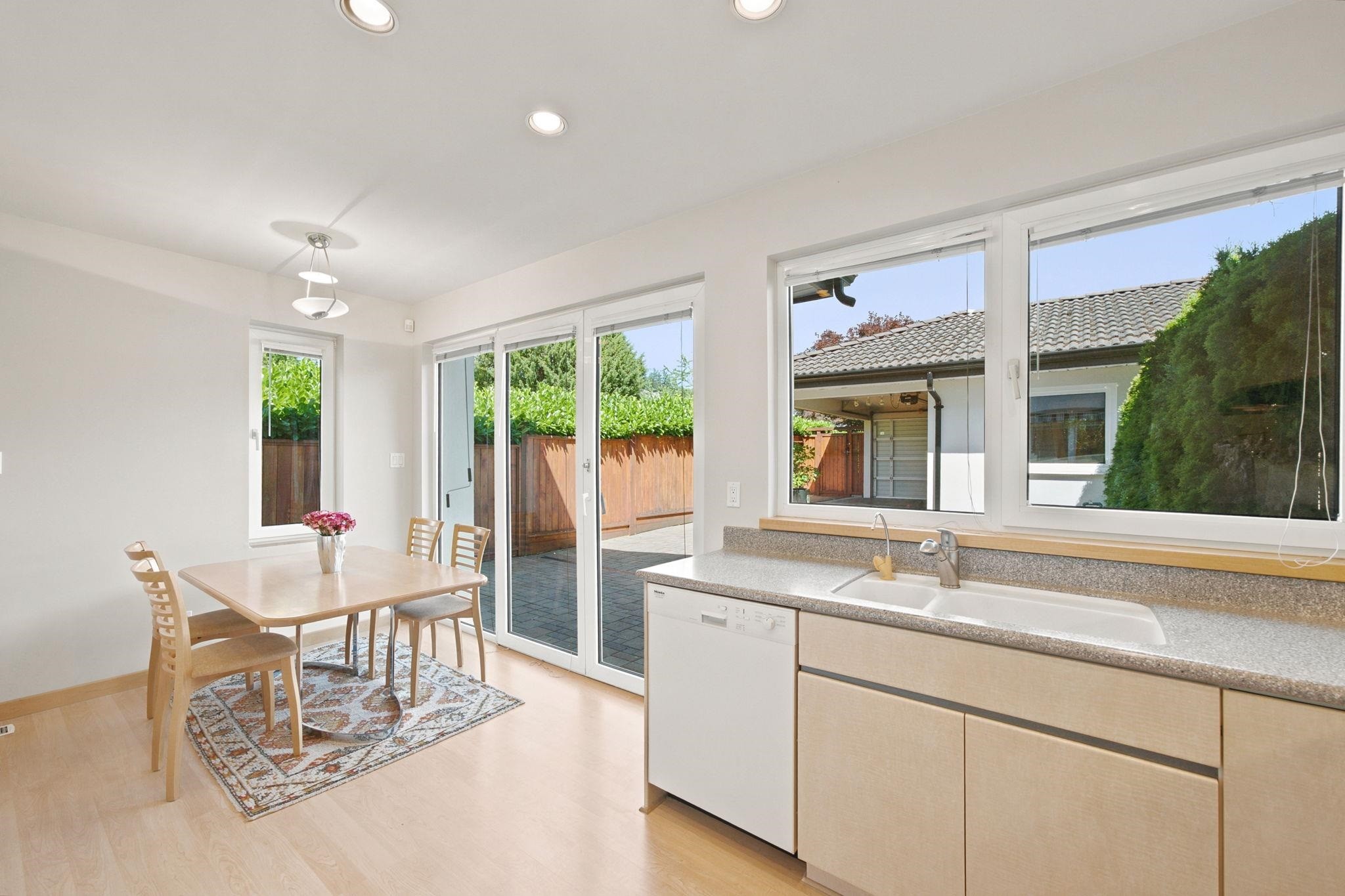 305 17Th Street E, North Vancouver, BC - Indoor