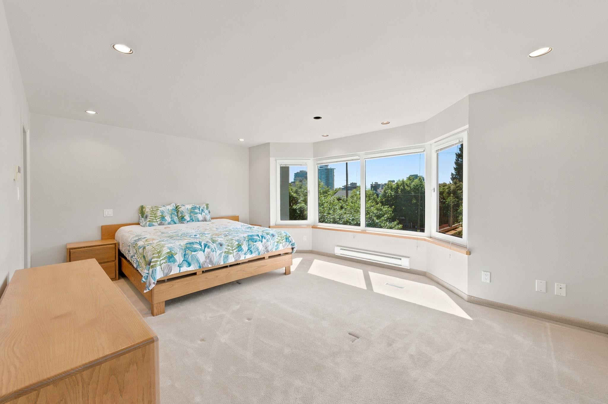 305 17Th Street E, North Vancouver, BC - Indoor Photo Showing Bedroom