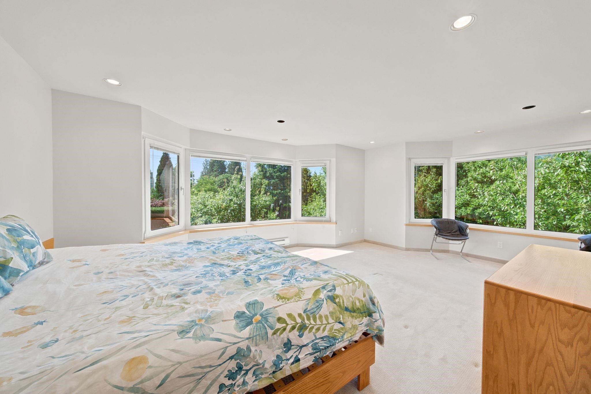 305 17Th Street E, North Vancouver, BC - Indoor Photo Showing Bedroom
