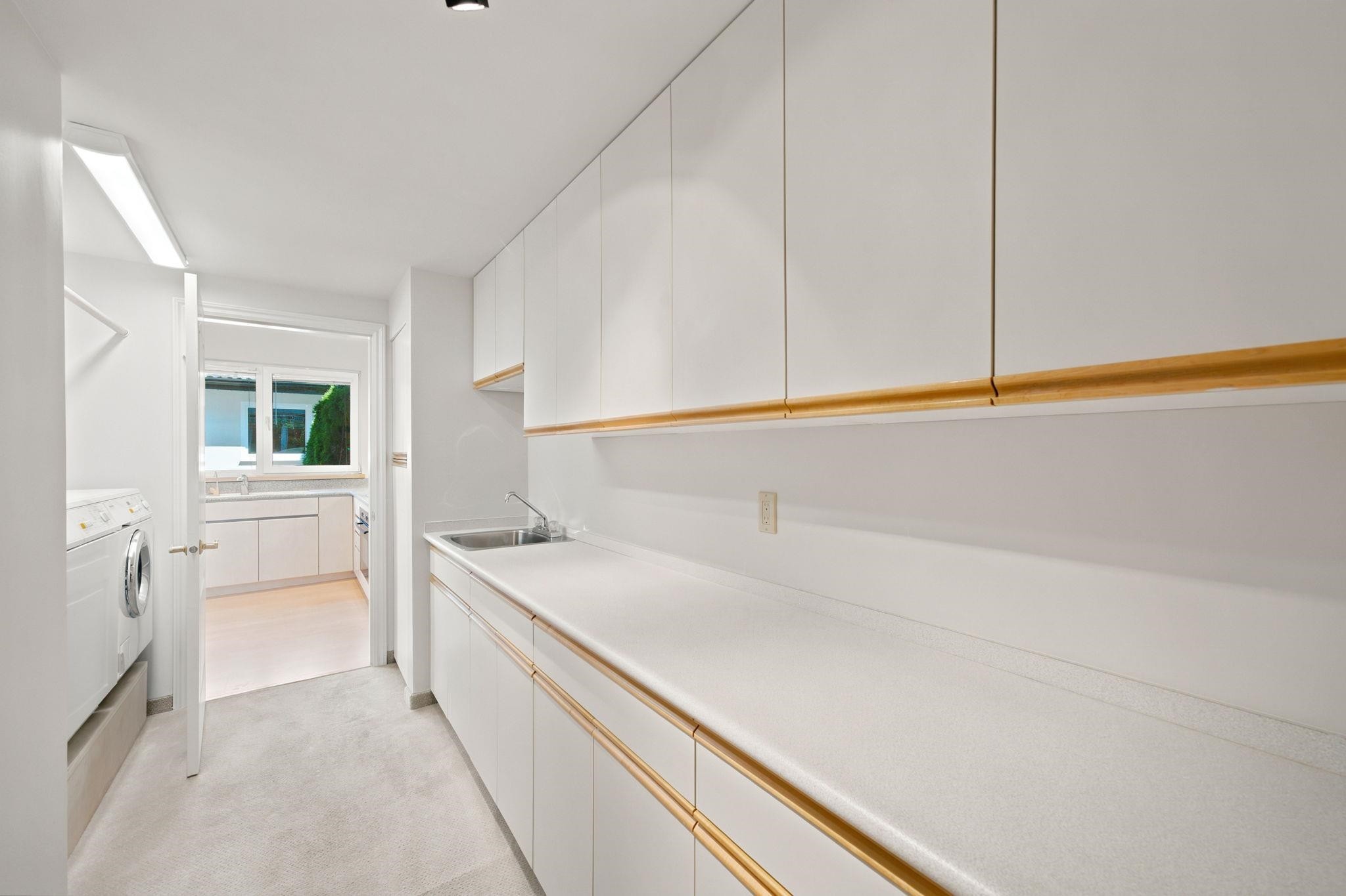 305 17Th Street E, North Vancouver, BC - Indoor
