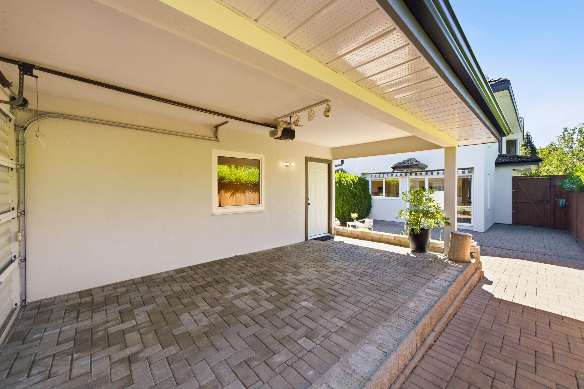 305 17Th Street E, North Vancouver, BC - Outdoor With Exterior