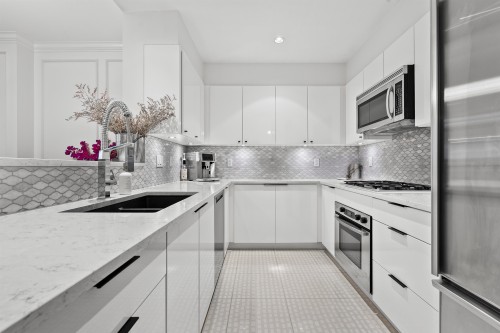 493 Broughton Street, Vancouver, BC - Indoor Photo Showing Kitchen With Double Sink With Upgraded Kitchen