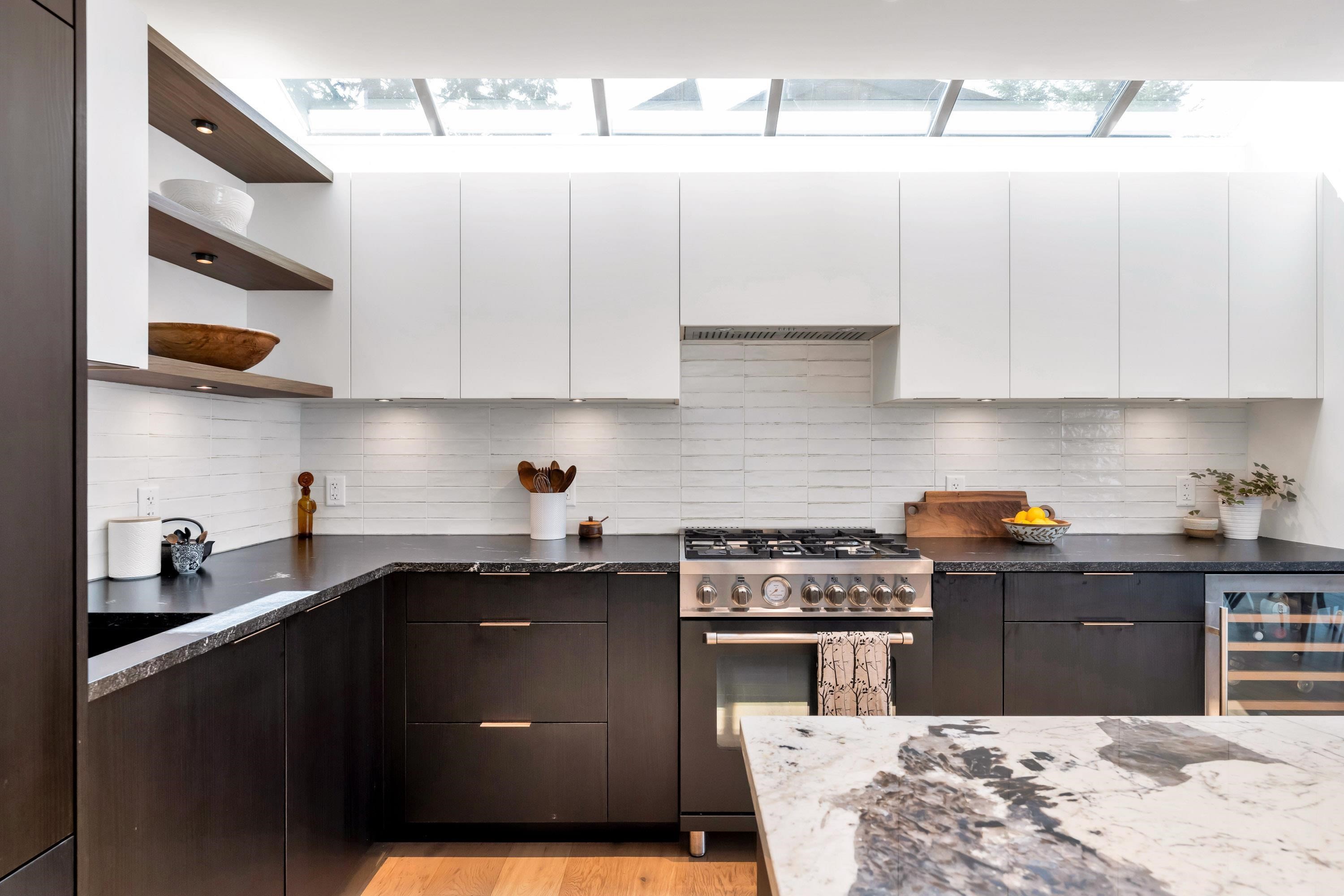 5623 Eagle Court, North Vancouver, BC - Indoor Photo Showing Kitchen With Upgraded Kitchen