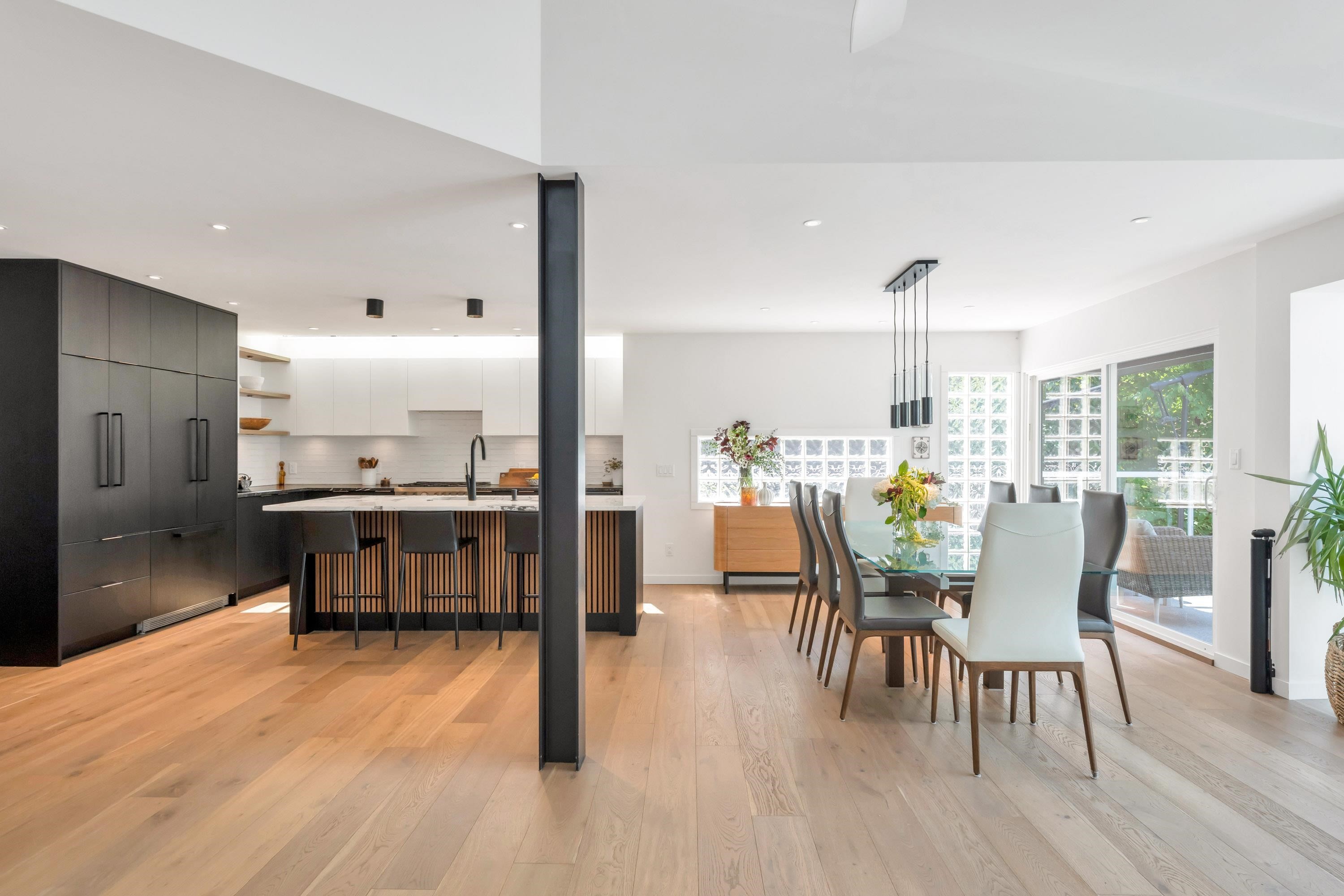5623 Eagle Court, North Vancouver, BC - Indoor Photo Showing Dining Room