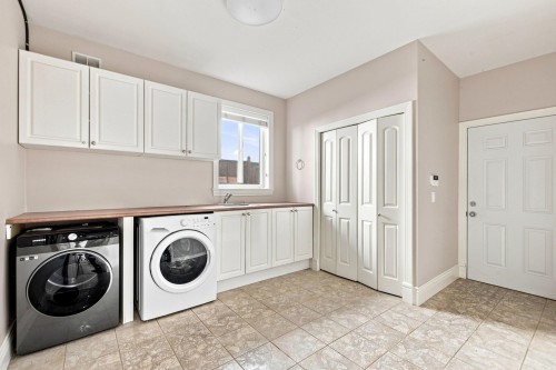 5671 Forsyth Crescent, Richmond, BC - Indoor Photo Showing Laundry Room