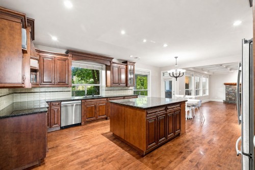 5671 Forsyth Crescent, Richmond, BC - Indoor Photo Showing Kitchen With Stainless Steel Kitchen With Upgraded Kitchen