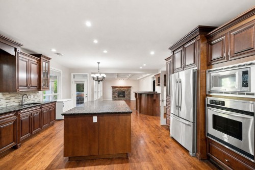 5671 Forsyth Crescent, Richmond, BC - Indoor Photo Showing Kitchen With Stainless Steel Kitchen With Upgraded Kitchen