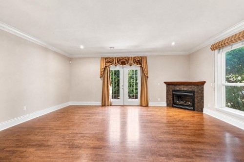 5671 Forsyth Crescent, Richmond, BC - Indoor With Fireplace