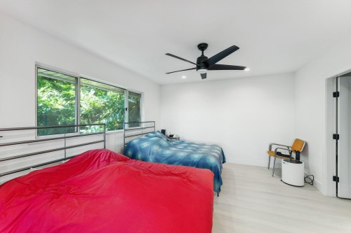 1725 Rosebery Avenue, West Vancouver, BC - Indoor Photo Showing Bedroom