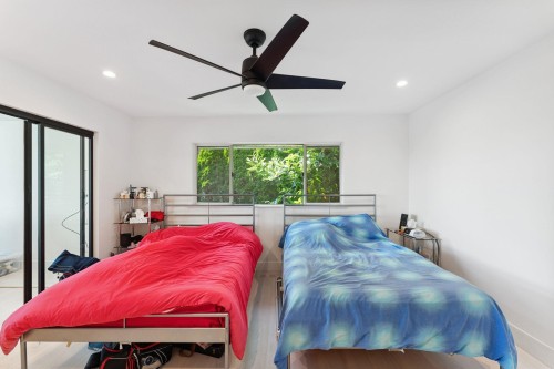 1725 Rosebery Avenue, West Vancouver, BC - Indoor Photo Showing Bedroom