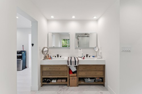 1725 Rosebery Avenue, West Vancouver, BC - Indoor