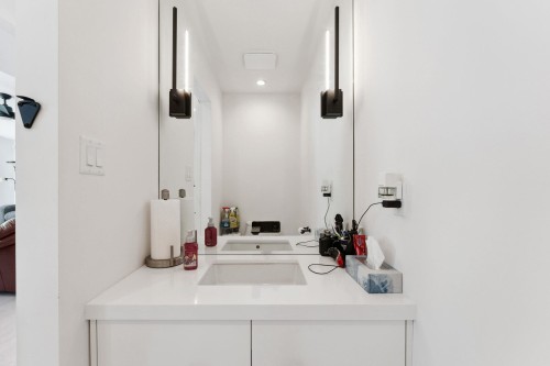 1725 Rosebery Avenue, West Vancouver, BC - Indoor Photo Showing Other Room