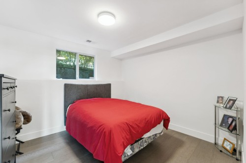 1725 Rosebery Avenue, West Vancouver, BC - Indoor Photo Showing Bedroom