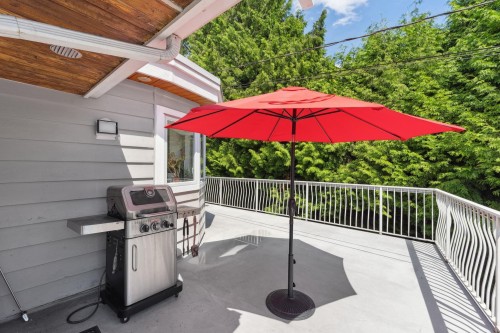 1725 Rosebery Avenue, West Vancouver, BC - Outdoor With Exterior