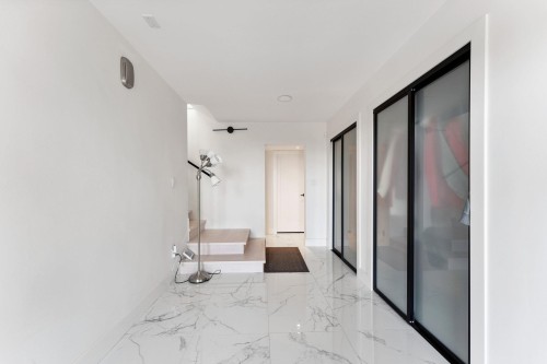 1725 Rosebery Avenue, West Vancouver, BC - Indoor Photo Showing Other Room