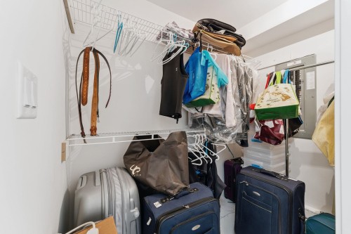 1725 Rosebery Avenue, West Vancouver, BC - Indoor With Storage