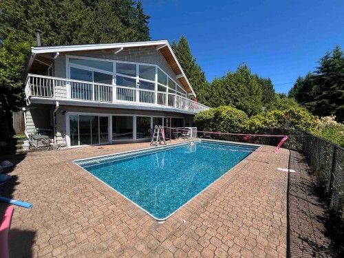 1725 Rosebery Avenue, West Vancouver, BC - Outdoor With In Ground Pool