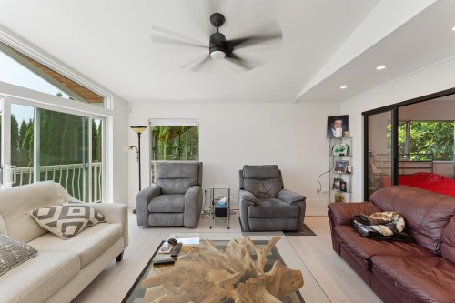 1725 Rosebery Avenue, West Vancouver, BC - Indoor Photo Showing Living Room