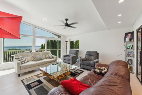 1725 Rosebery Avenue, West Vancouver, BC - Indoor Photo Showing Living Room