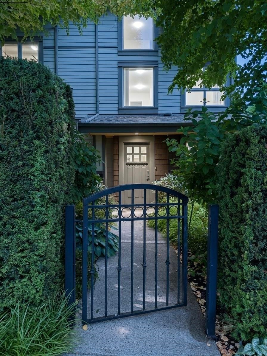 2982 Chesterfield Avenue, North Vancouver, BC - Outdoor