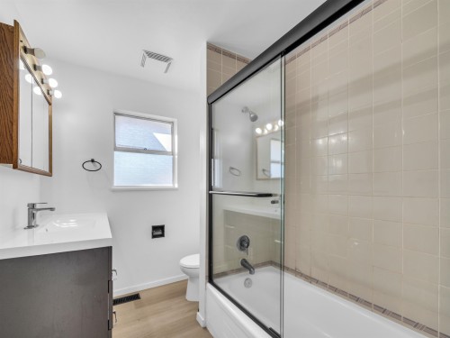 1640 Spray Avenue, Coquitlam, BC - Indoor Photo Showing Bathroom