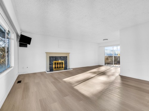 1640 Spray Avenue, Coquitlam, BC - Indoor Photo Showing Living Room With Fireplace