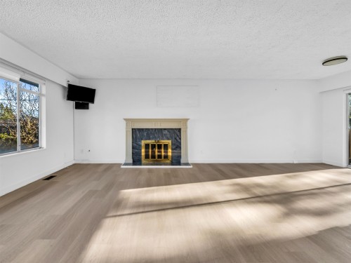 1640 Spray Avenue, Coquitlam, BC - Indoor Photo Showing Living Room With Fireplace