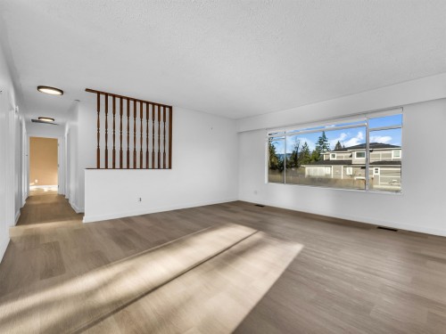 1640 Spray Avenue, Coquitlam, BC - Indoor Photo Showing Living Room